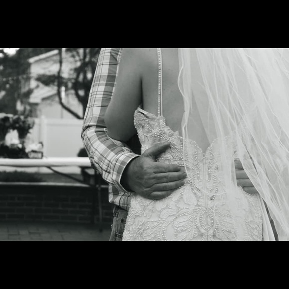 WEDDING DRESS!! ❤️❤️ - Picture 5 of 8